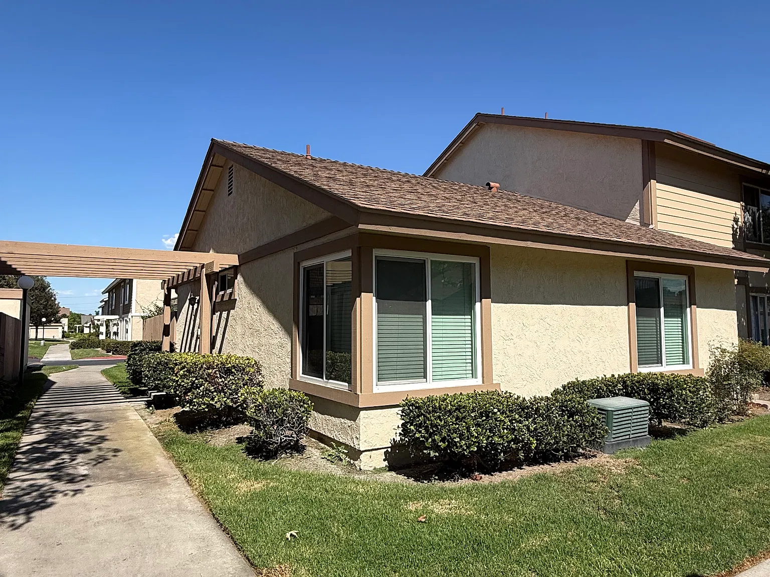 281 W Alton Ave — Photo 1