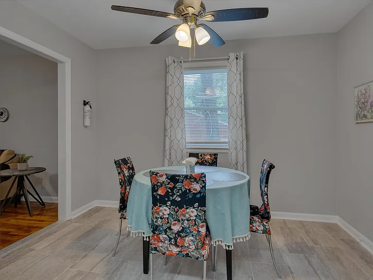 815 W Markham Ave #B — Photo 6