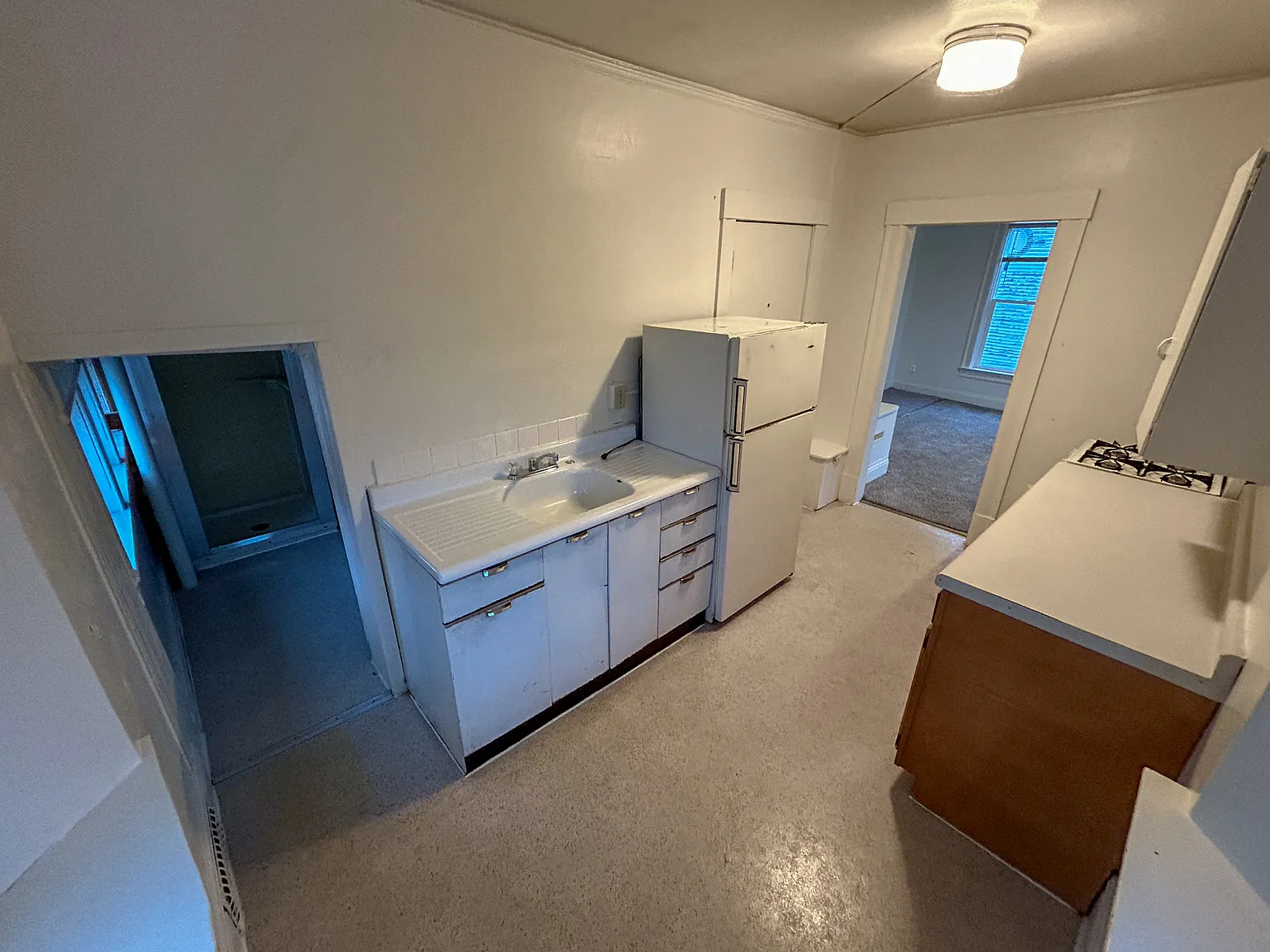 Studio, $550 — Photo 2