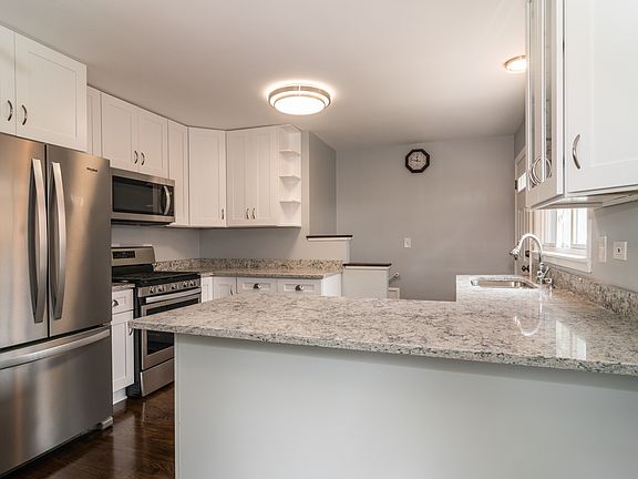2nd image of 10846 Hastings St