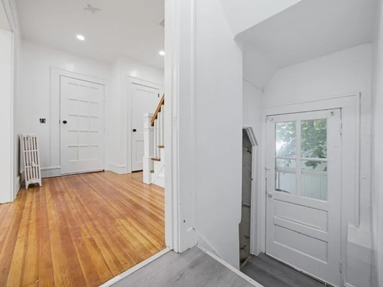 55 Wayne Ave — Photo 21