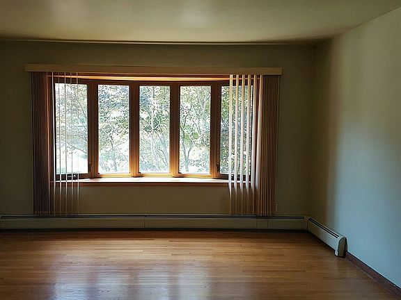 3rd image of 423 Vanderbilt Avenue