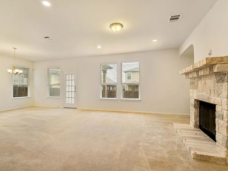 907 Solitude Dr — Photo 9