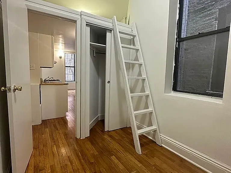 221 E 32nd St #2 — Photo 5