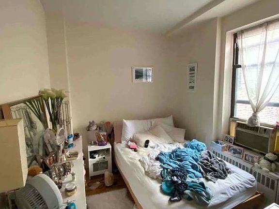 5th image of 233 E 80th St #5BB