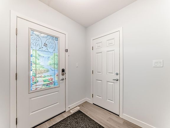 3rd image of 2282 Chokecherry Close SW