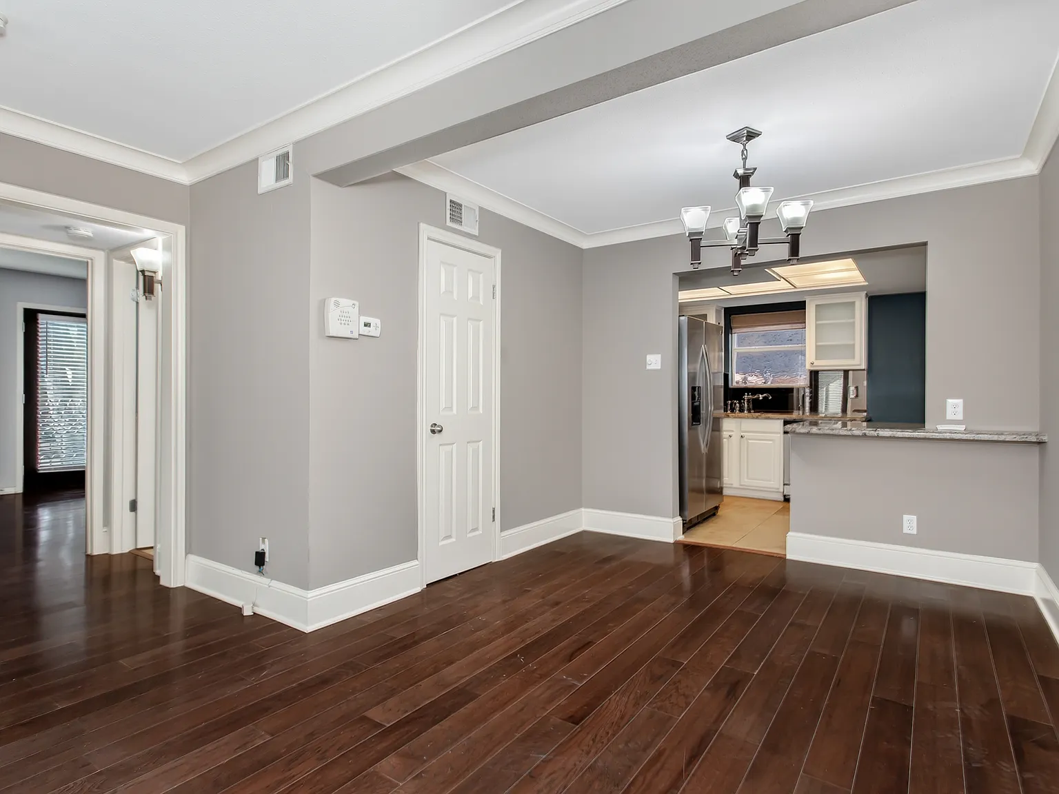 2 bed, 975 sqft, $1,700 — Photo 3
