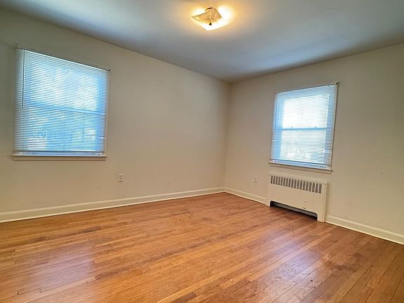 4th image of 18 Oakdale Rd #8