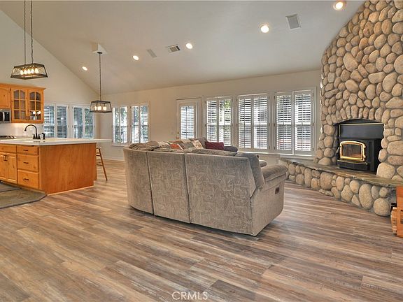 5th image of 145 Birchwood Dr