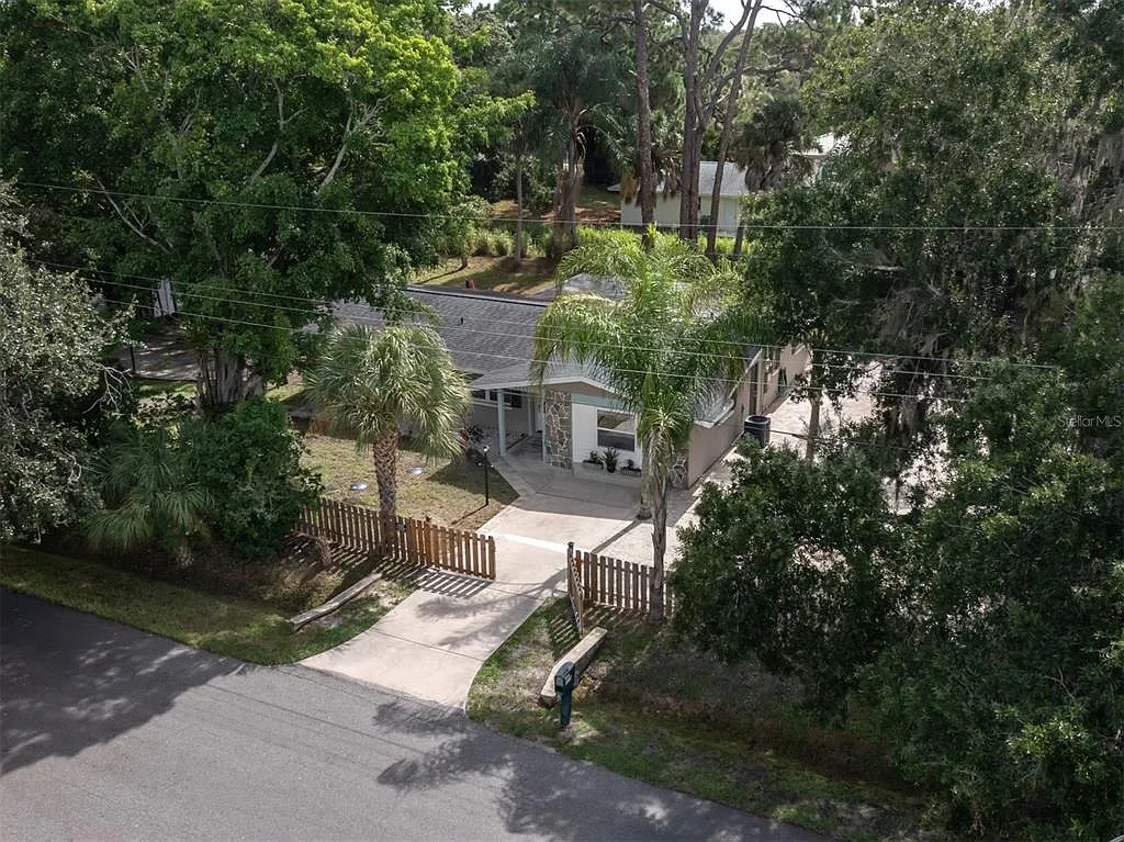 4 bed, 2.0 bath, 1806 sqft, $4,500 — Photo 4