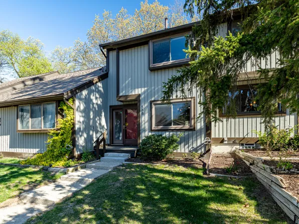 568 Foxboro Sq, Brighton, MI 48116
