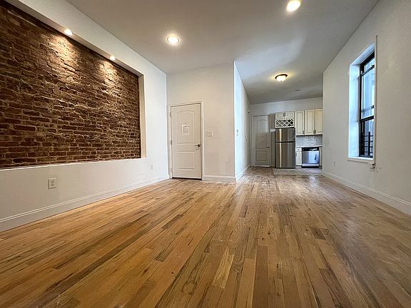 2nd image of 979 Seneca Ave #3