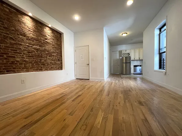 979 Seneca Avenue image 1 of 10