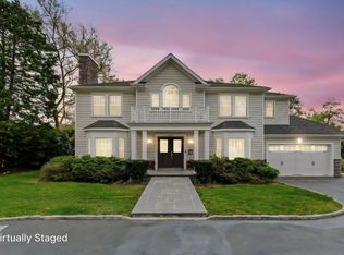 375 Interstate Highway U Willets Rd, Roslyn Heights, NY 11577