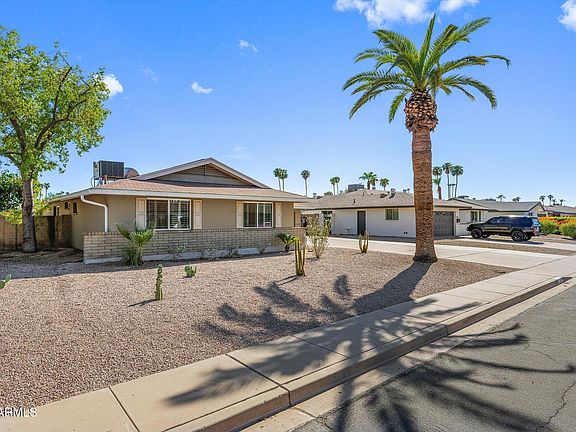 3rd image of 2427 E DEL RIO Drive