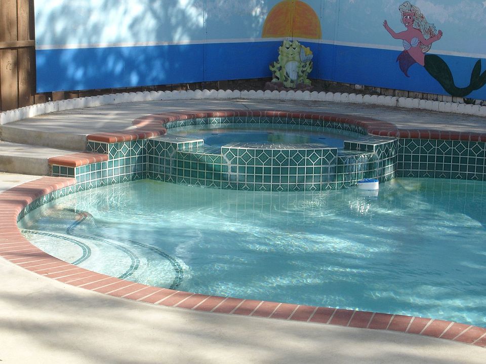 2nd image of 23639 Groveland Pl