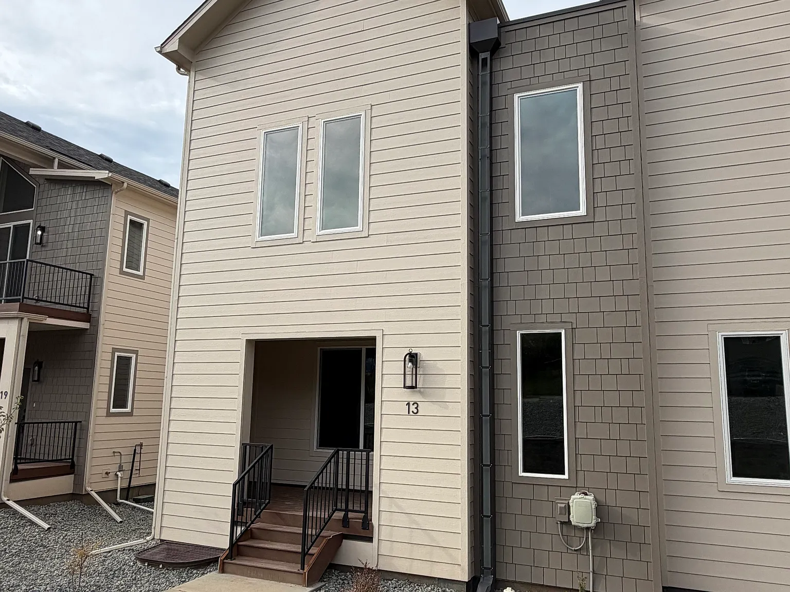 4 bed, 3.5 bath, 2282 sqft, $2,990 — Photo 2