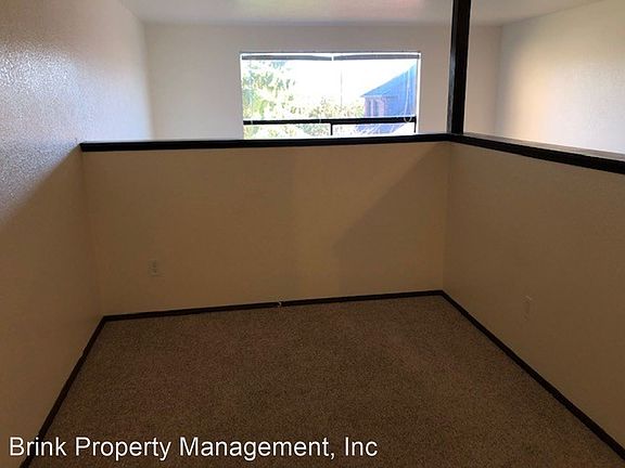 5th image of 648 S 152nd St APT 5