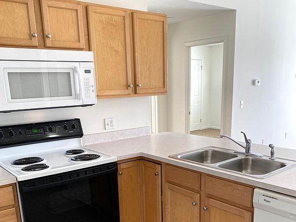 2nd image of 986 Summitville Dr