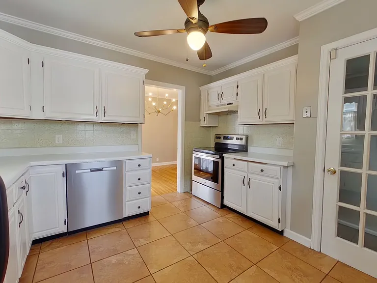 242 S Bleckley Dr — Photo 6