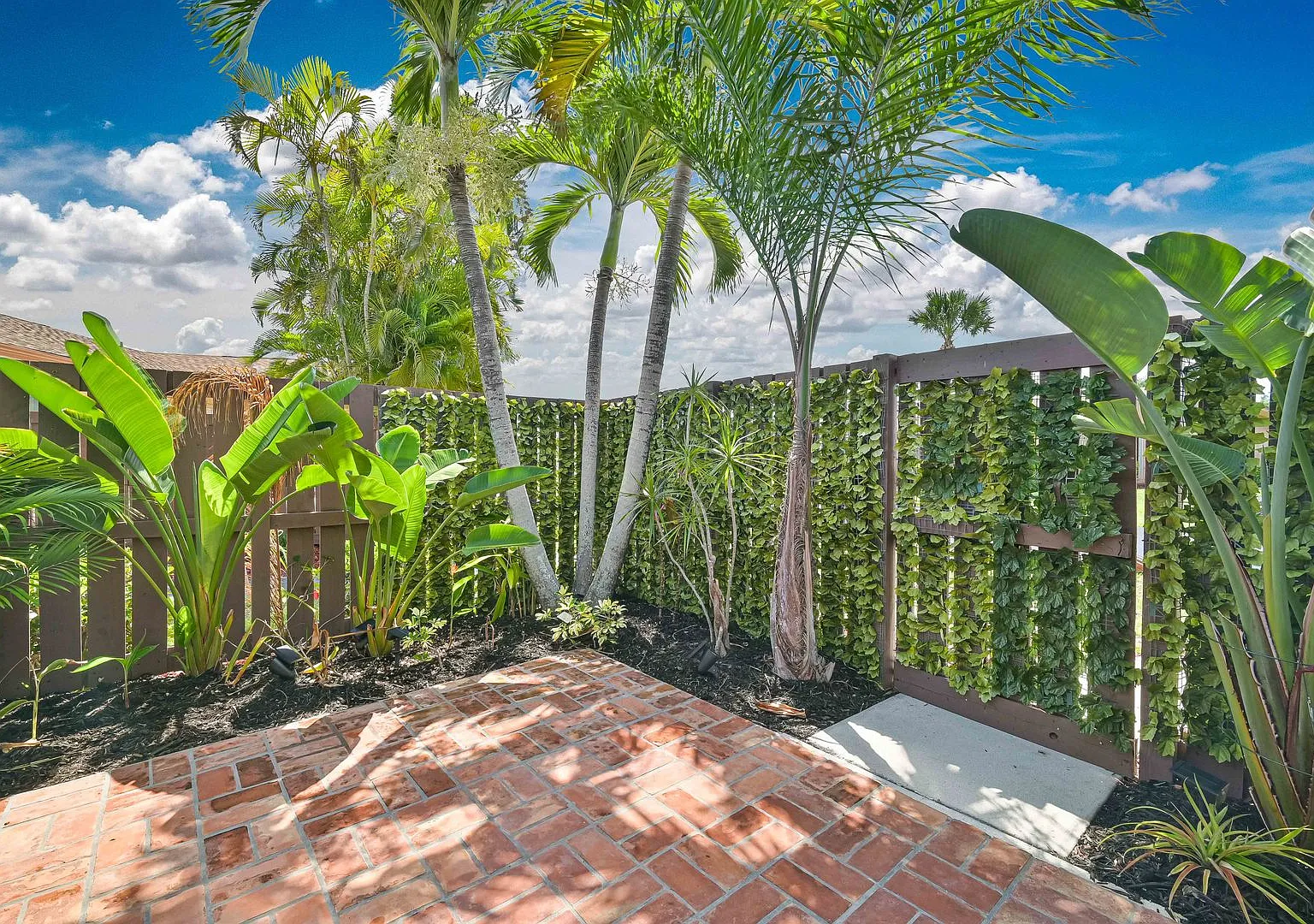 Now Available - Cozy Furnished Villa In Royal Woods! — Photo 4