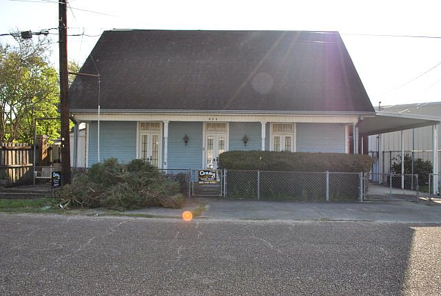 2nd image of 829 Harrison St