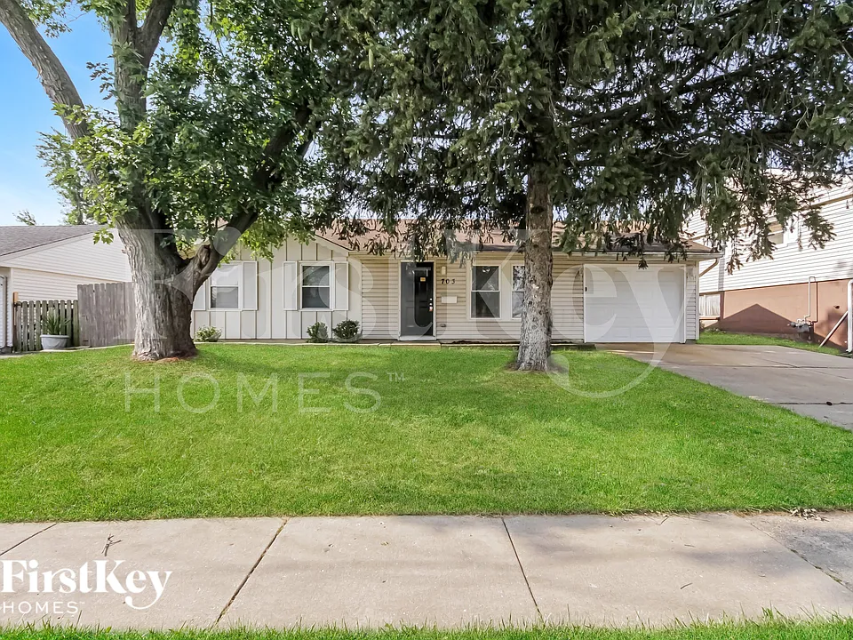 703 E Streamwood Blvd