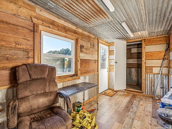 5th image of 1106 Perry Ranch