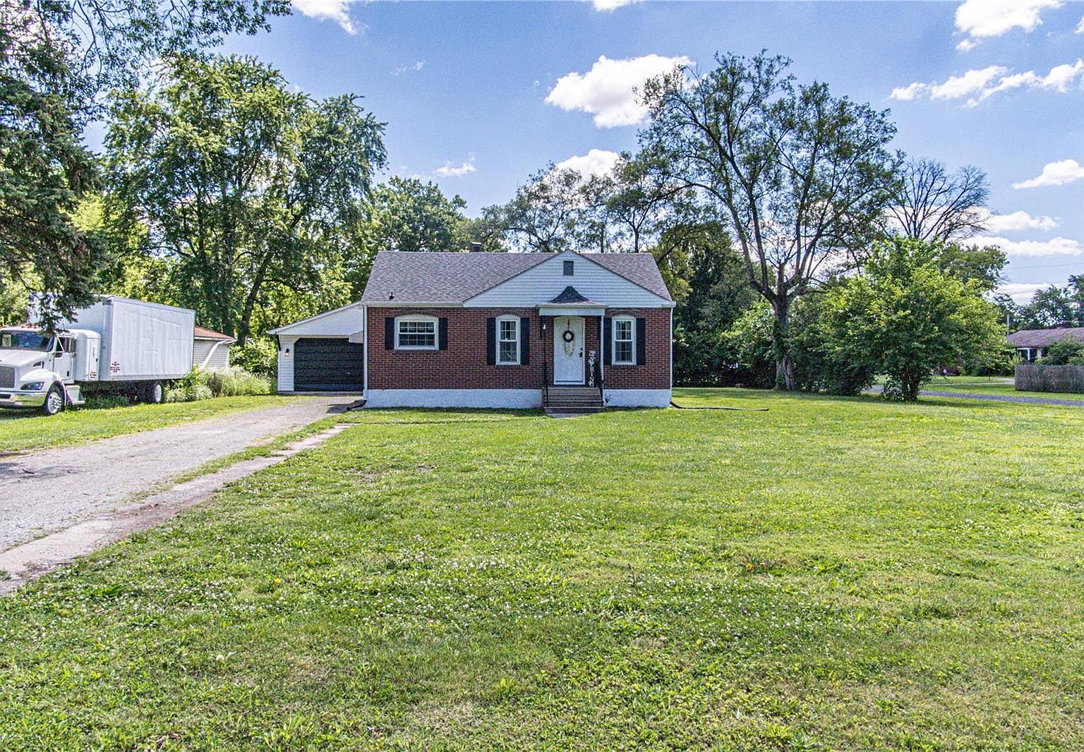 300 Lenox Ave, Granite City, IL 62040 | Zillow