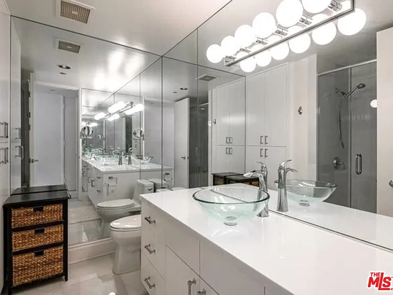 10350 Wilshire Blvd #404 — Photo 16