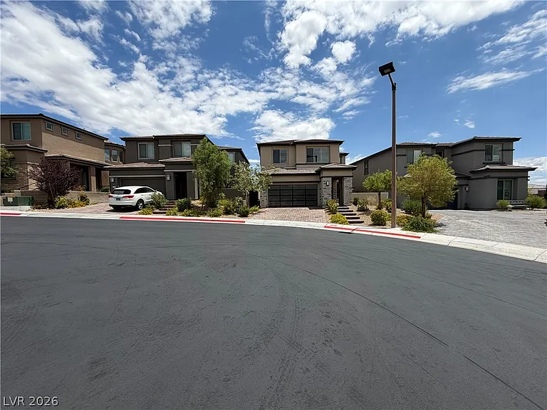 400 Red Feather Peak Ct — Photo 1