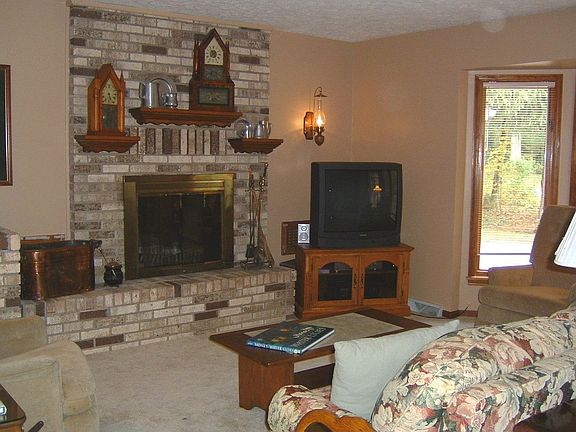 2nd image of 3287 N Douglas Dr
