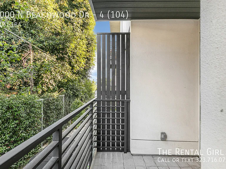 2000 N Beachwood Dr #4-104 — Photo 8