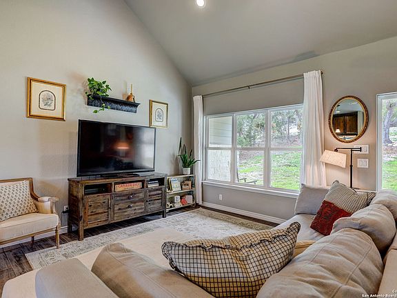 5th image of 1577 DESIREE ST
