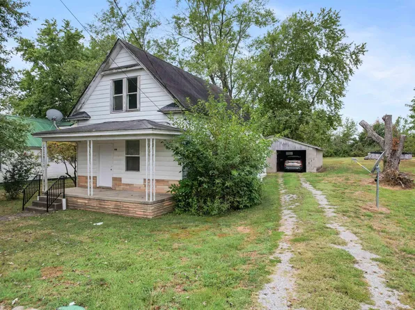 437 N Thompson St, Carrier Mills, IL 62917