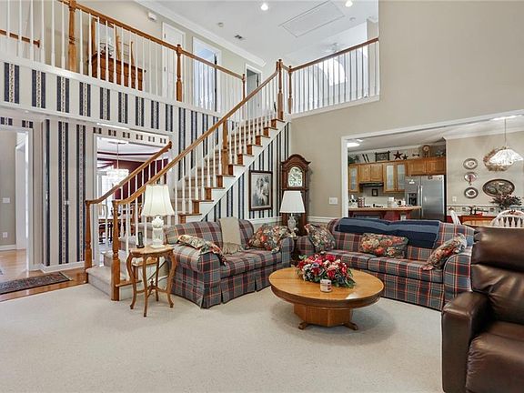 5th image of 148 Helmswood Cir SW
