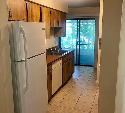 5th image of 3997 SE 17th Ct APT B