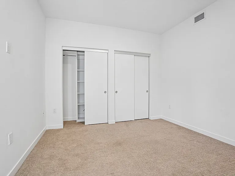 689 S Catalina — Photo 32