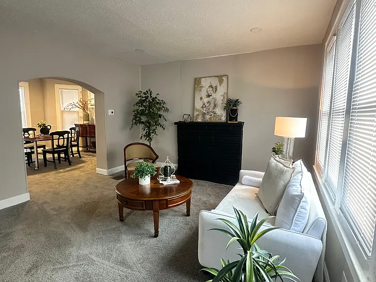 374 S Warren Ave — Photo 8