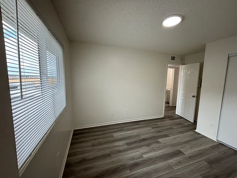 1134 E Avenue Q #8 — Photo 8