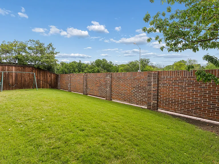 8212 Oakwood Dr — Photo 32