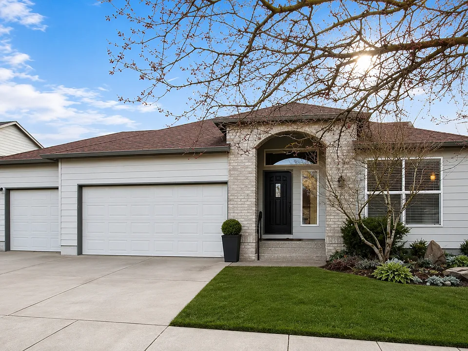 1812 NE Blue Heron Dr