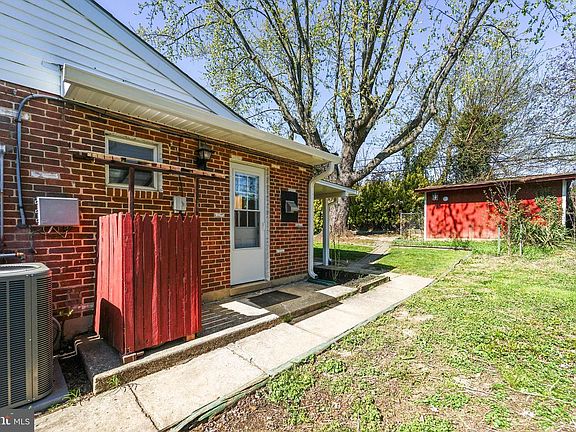 5th image of 5916 Robindale Rd