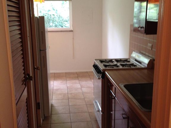 4th image of 9754 Greenbush Pl