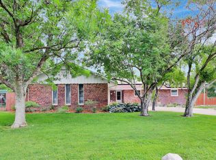 2 Sycamore Ct, Newton, KS 67114