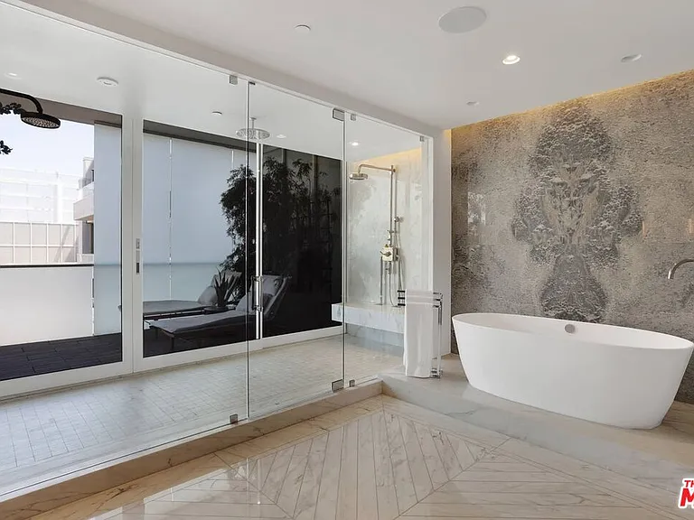 6250 Hollywood Blvd — Photo 16