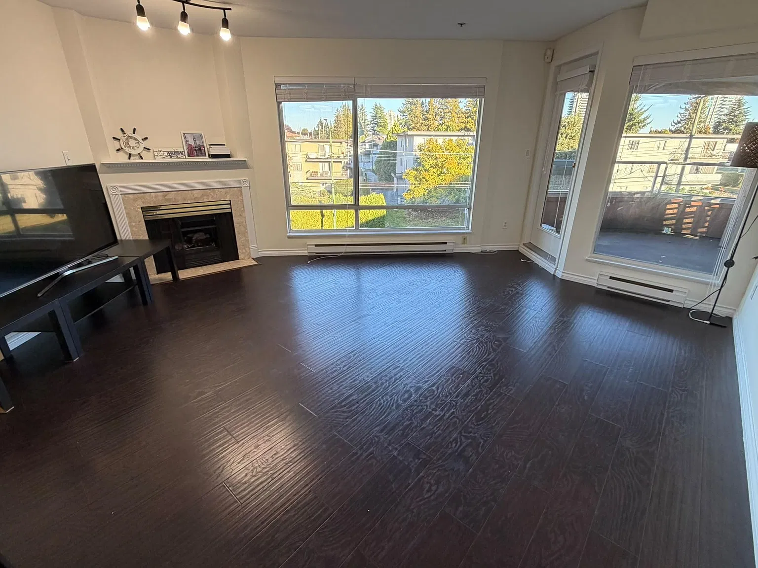 2 bed, 929 sqft, $2,050 — Photo 2