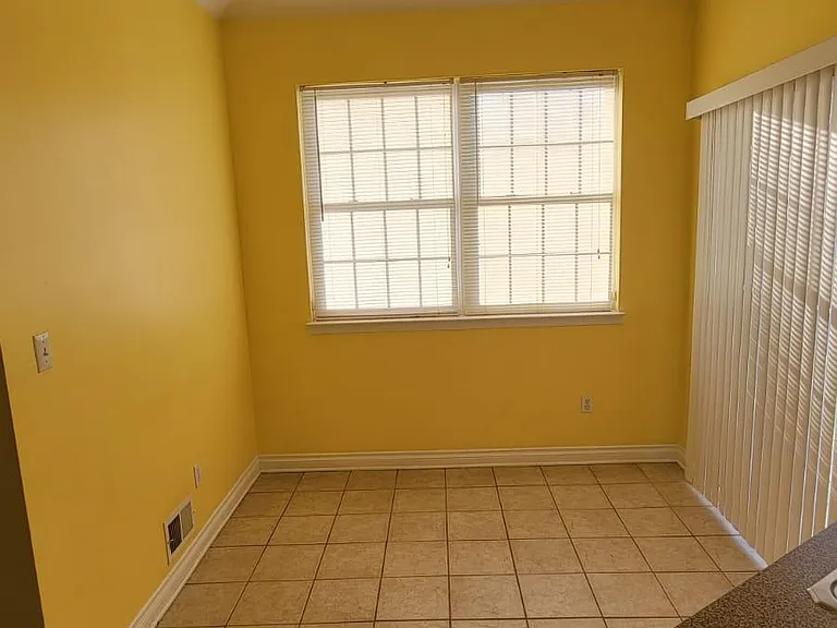 1081 Matthew St — Photo 7