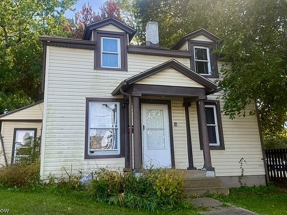 2nd image of 139 W Jackson St