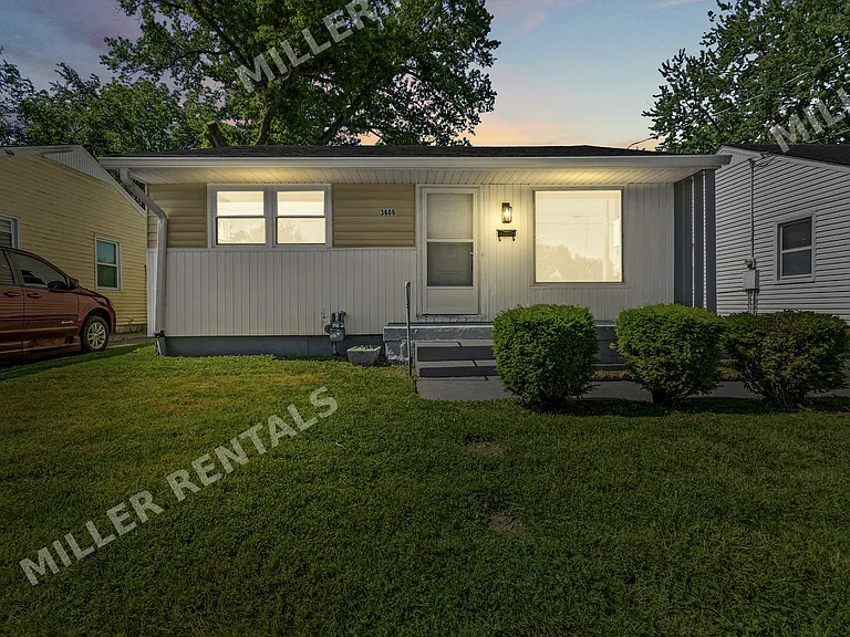 3606 Hudson Ave — Photo 2